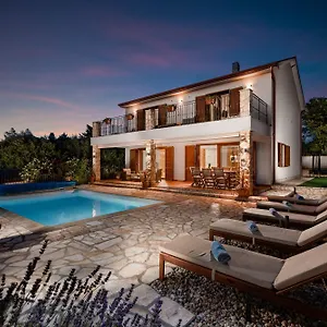 Sara - Perfect Family Villa Brzac